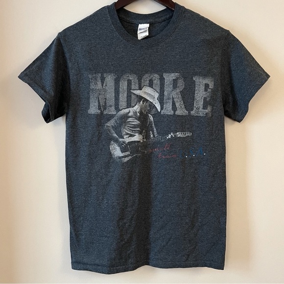 JUSTIN MOORE Concert T-Shirt Gray Small Town USA Size Small - Picture 1 of 5